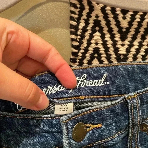 UNIVERSAL THREAD DISTRESSED JEAN SKIRT 4/27 - Picture 2 of 4